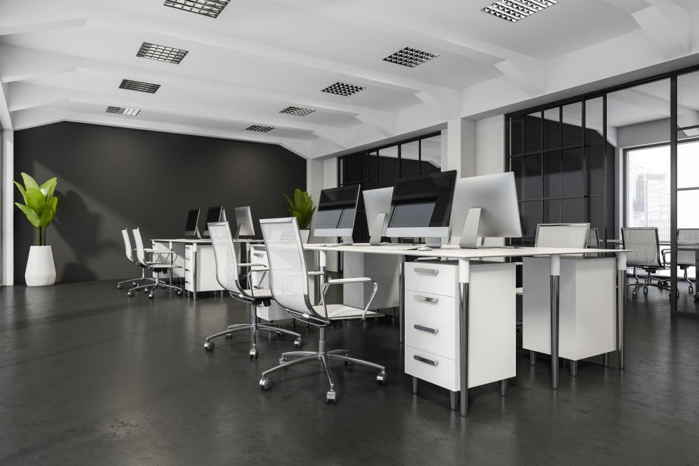 Skab et godt kontormiljø på arbejdspladsen med energioptimering og gode møbler